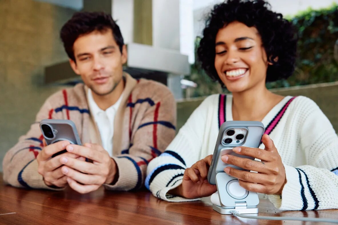 Беспроводное зарядное устройство Balance и чехлы Clip Mag Case