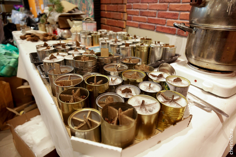    Посылки собрали участницы проекта "Героини тыла 35". Собранное отправят в Белгородскую область.