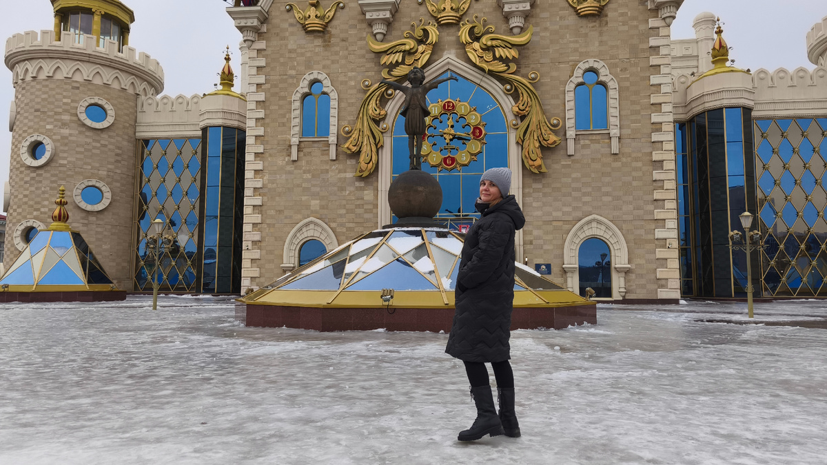 Около театра кукол «Экият»