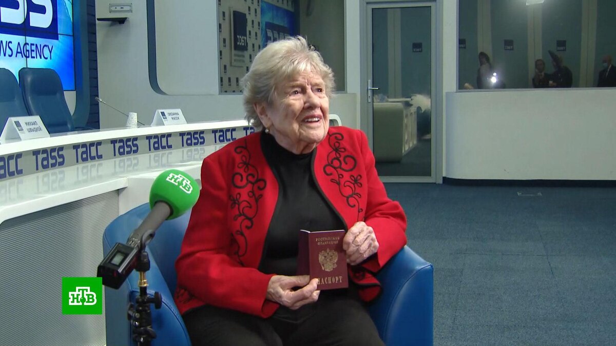    Ставшая россиянкой экс-советница Рейгана решила передать свой архив в Петербург