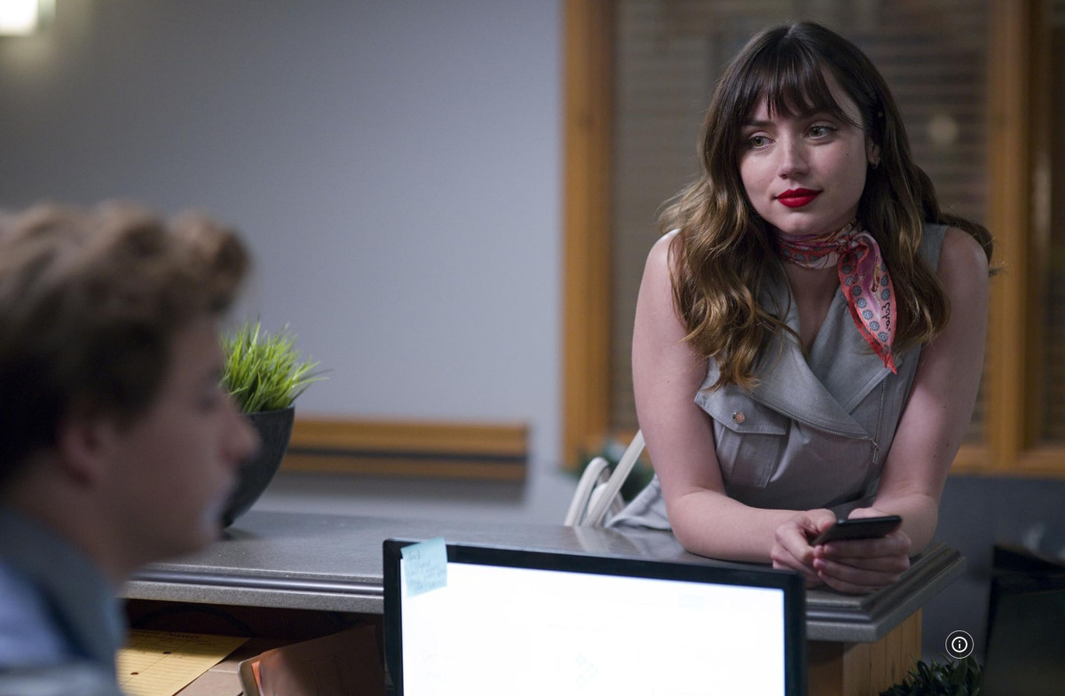 Пролистните изображение, чтобы увидеть следующий кадр из фильма «Ночной клерк» (2020)