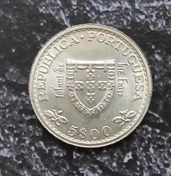 Реверс монеты 5 эскудо 1960 года (фото автора)