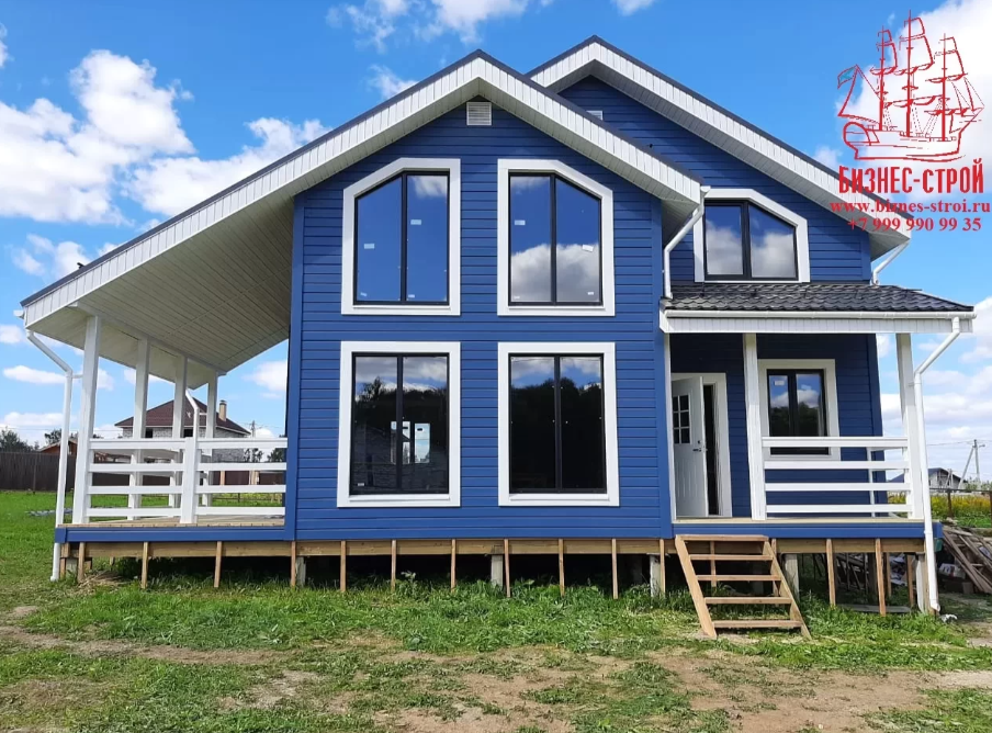 К примеру, в данном каркасном доме мы также использовали подложку под ориентированно-стружечные плиты. Все наши проекты можно увидеть здесь.