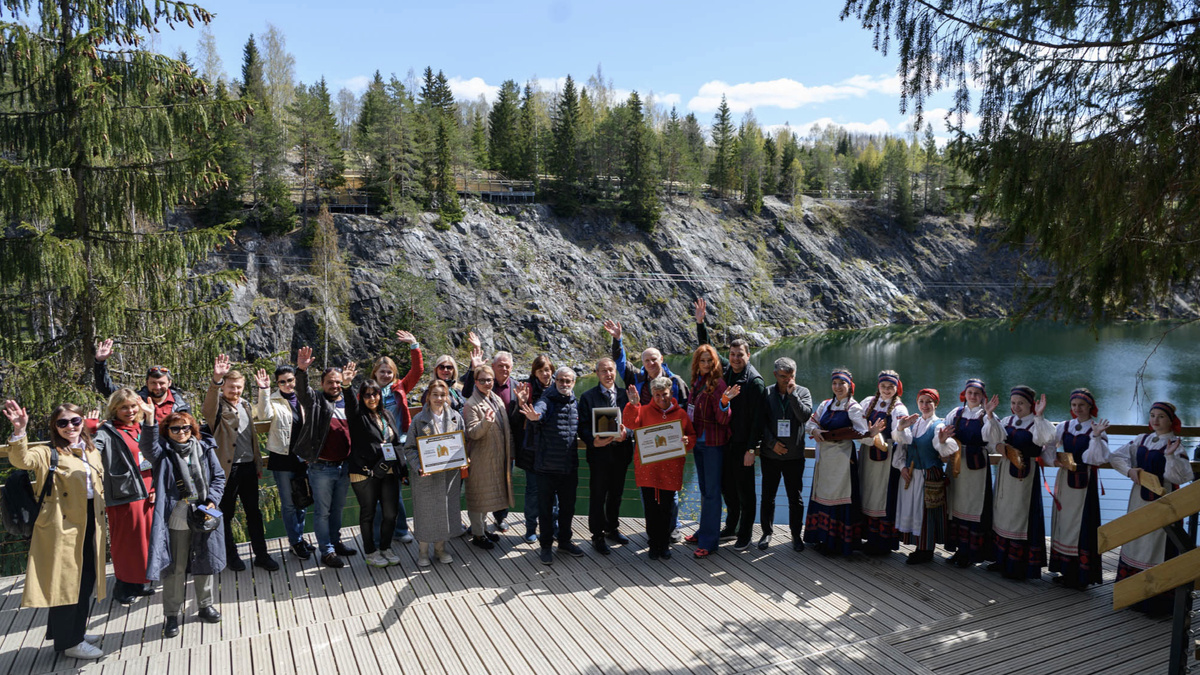 Туристы - Горный парк "Рускеала"