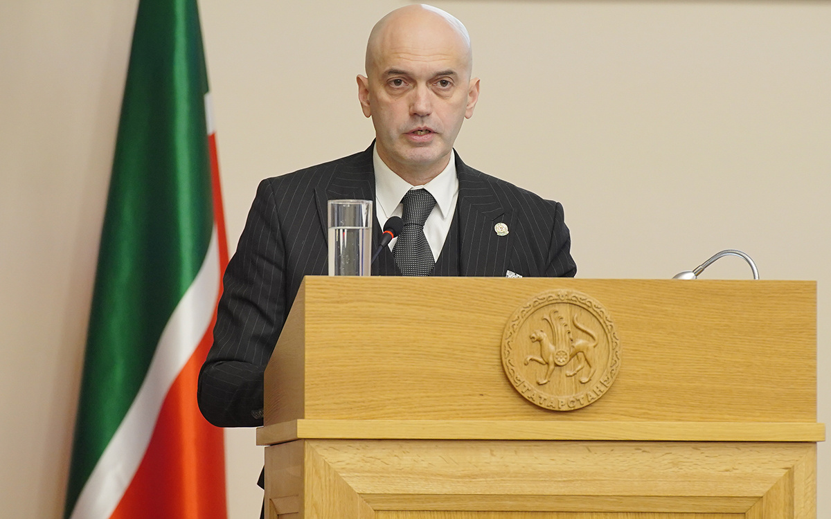 Азат Кадыров: «В консолидированный бюджет Татарстана поступило 25,4 млрд рублей от использования государственной и муниципальной собственности, что на 63,7% больше, чем в 2023 году». Фото: © Владимир Васильев / «Татар-информ»