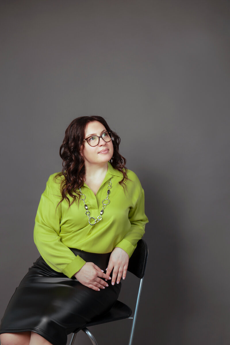 Реагировать на эмоциях не рекомендую - надо все взвесить, чтобы выбрать лучший вариант действий