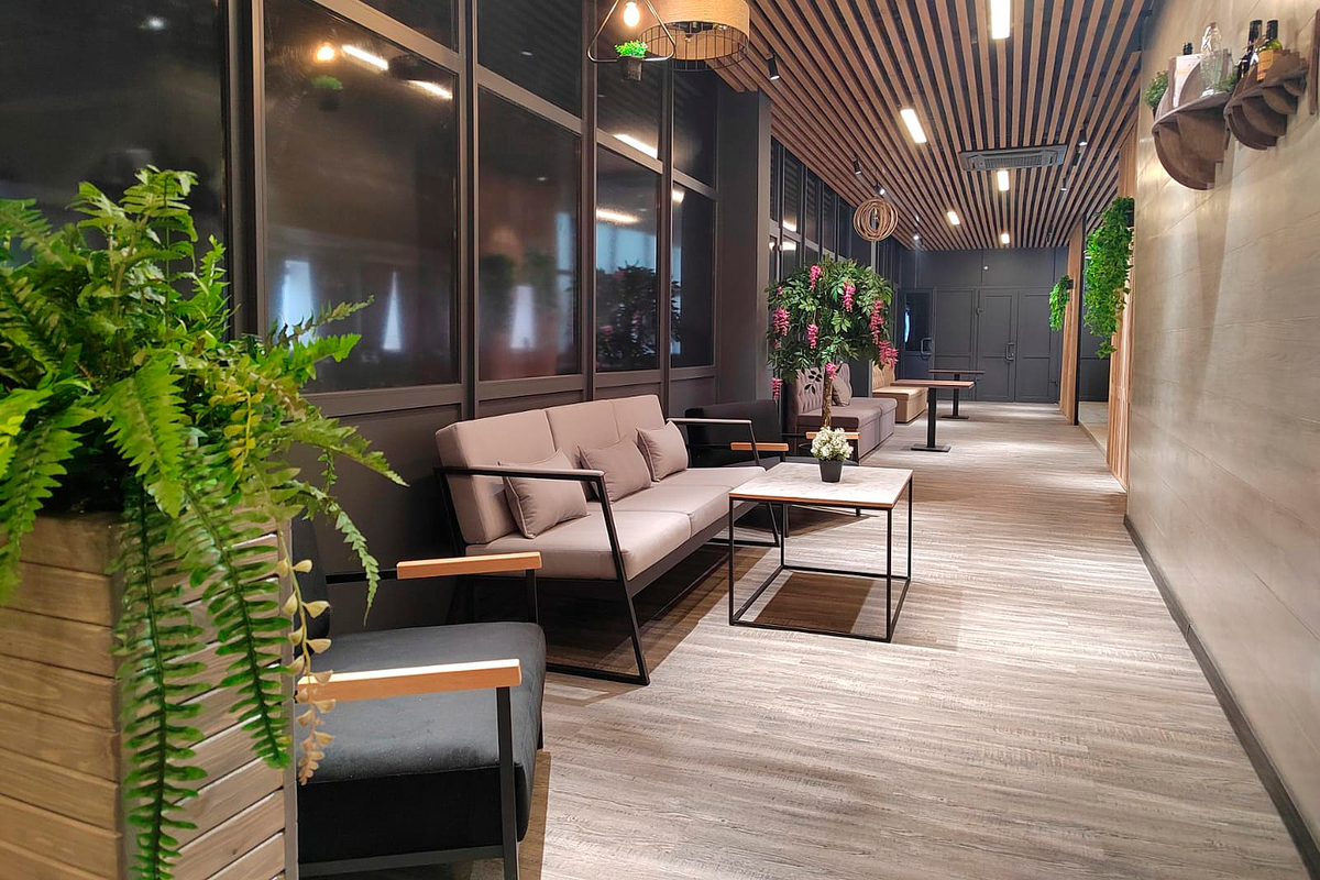 Ресторан в стиле лофт. Использован мебельный комплект "Фрегат"