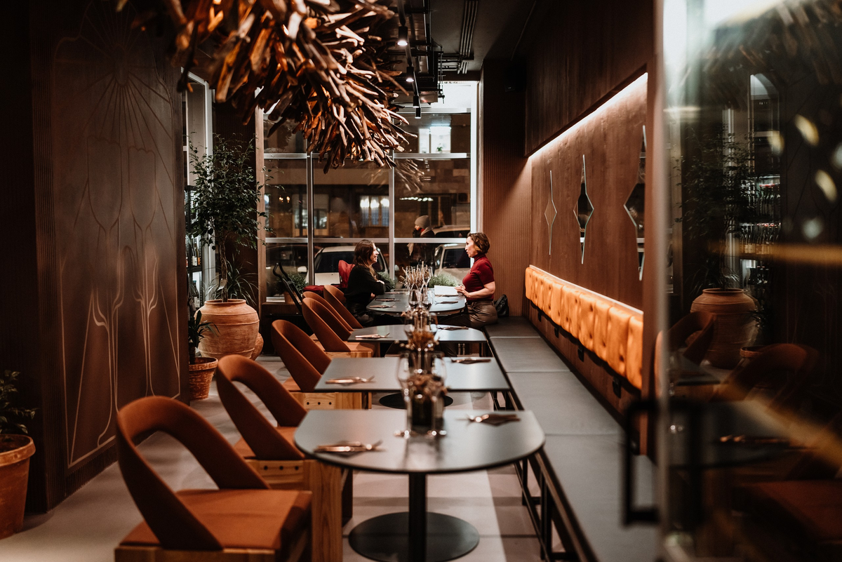 Винный бар в стиле лофт в ресторане "Ami-Ami", мебель в проекте от компании ChiedoCover 