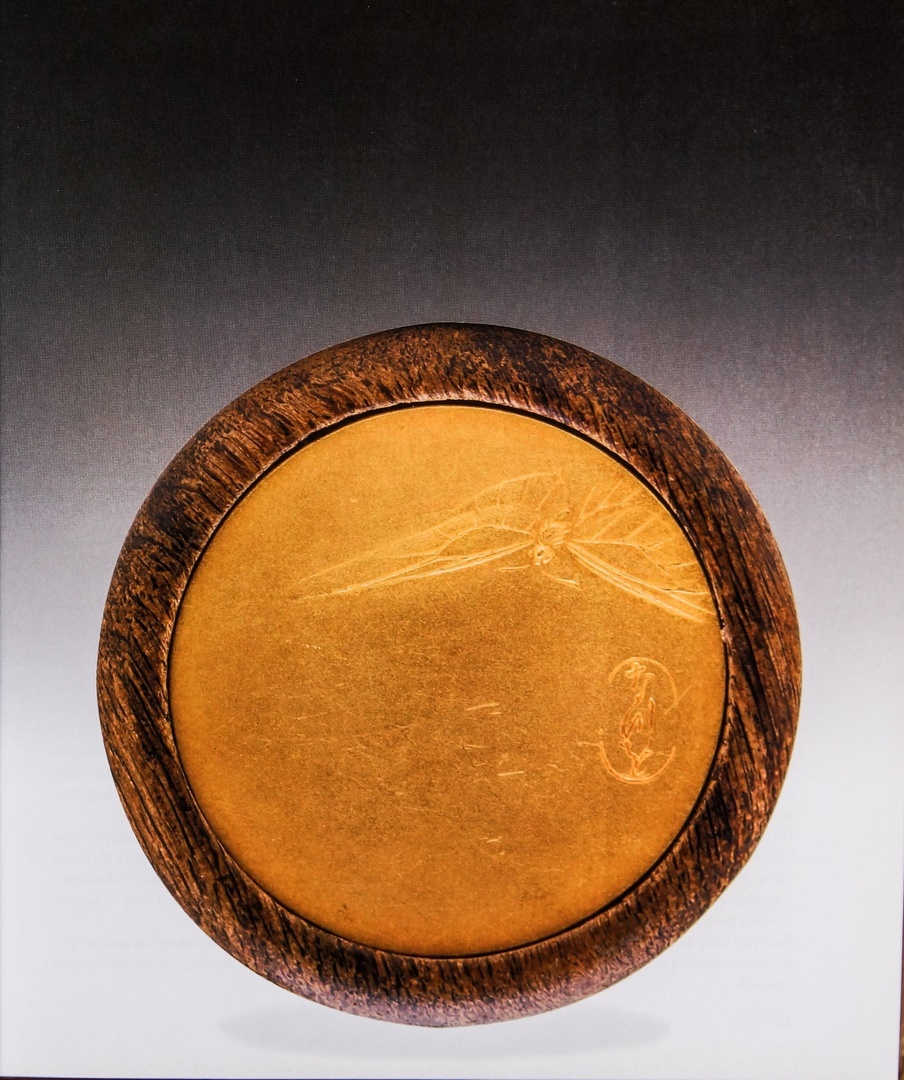 Ни слова не говорит бабочка, хоть и кончилась её весна. (Фукуда Тиё-ни)