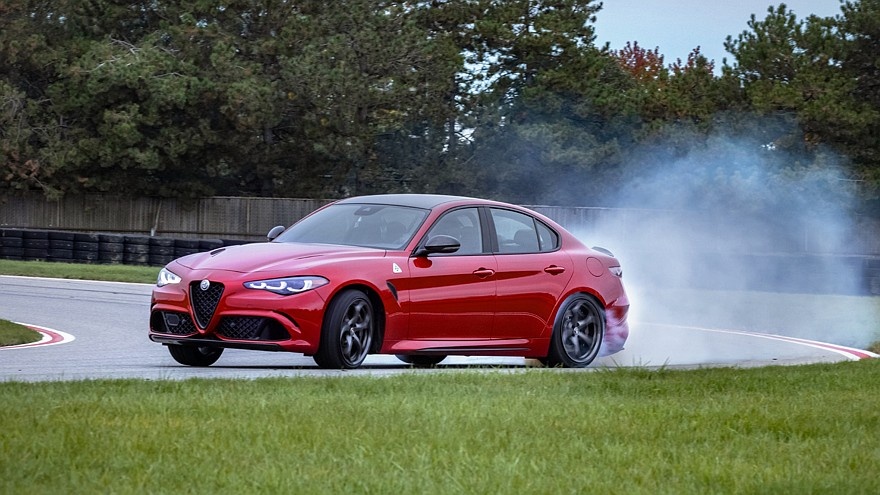    На фото: Alfa Romeo Giulia Quadrifoglio