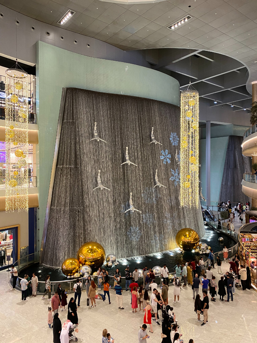 Водопад в Дубай Молле