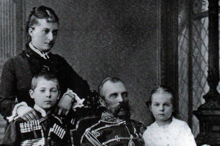 Александр II и Екатерина Долгорукова с детьми
