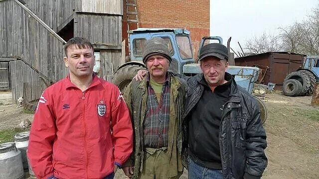 © Фото : из семейного архива Уэров
Майкл с односельчанами