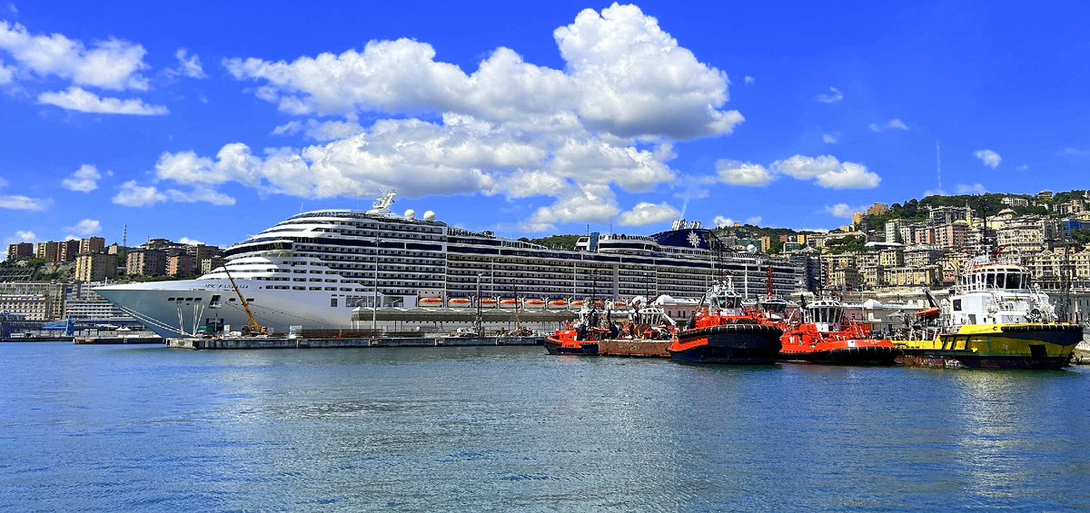 MSC Fantasia в порту Генуи (Италия) 08.05.2024