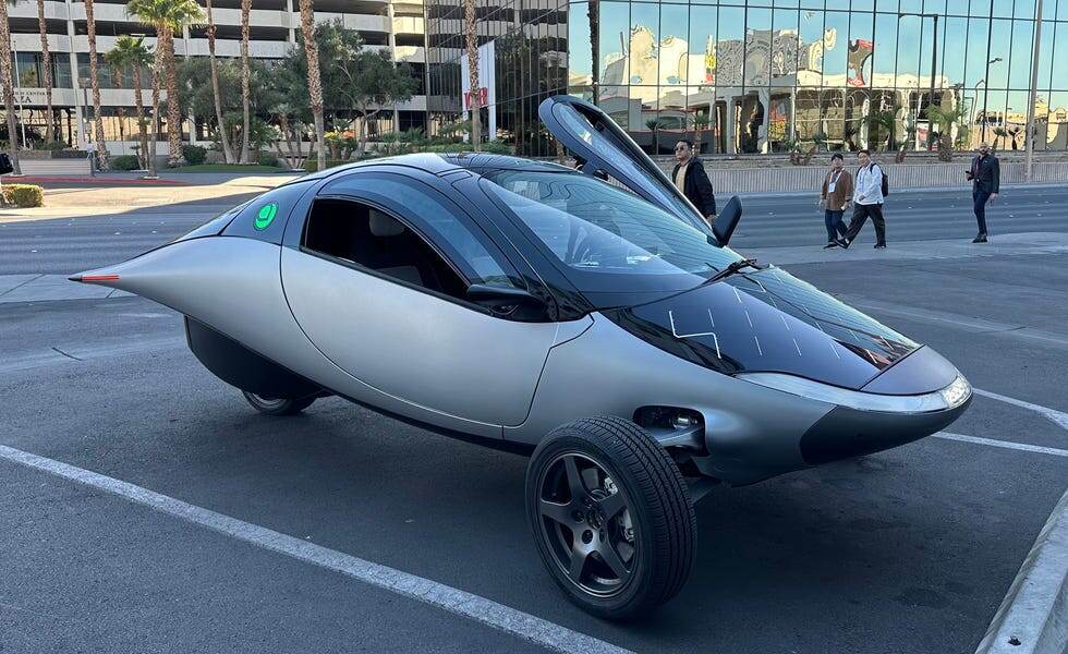 Прототип, на котором мы ездили, имел несколько отличий от серийного автомобиля, в том числе отсутствие обтекателей передних колес.