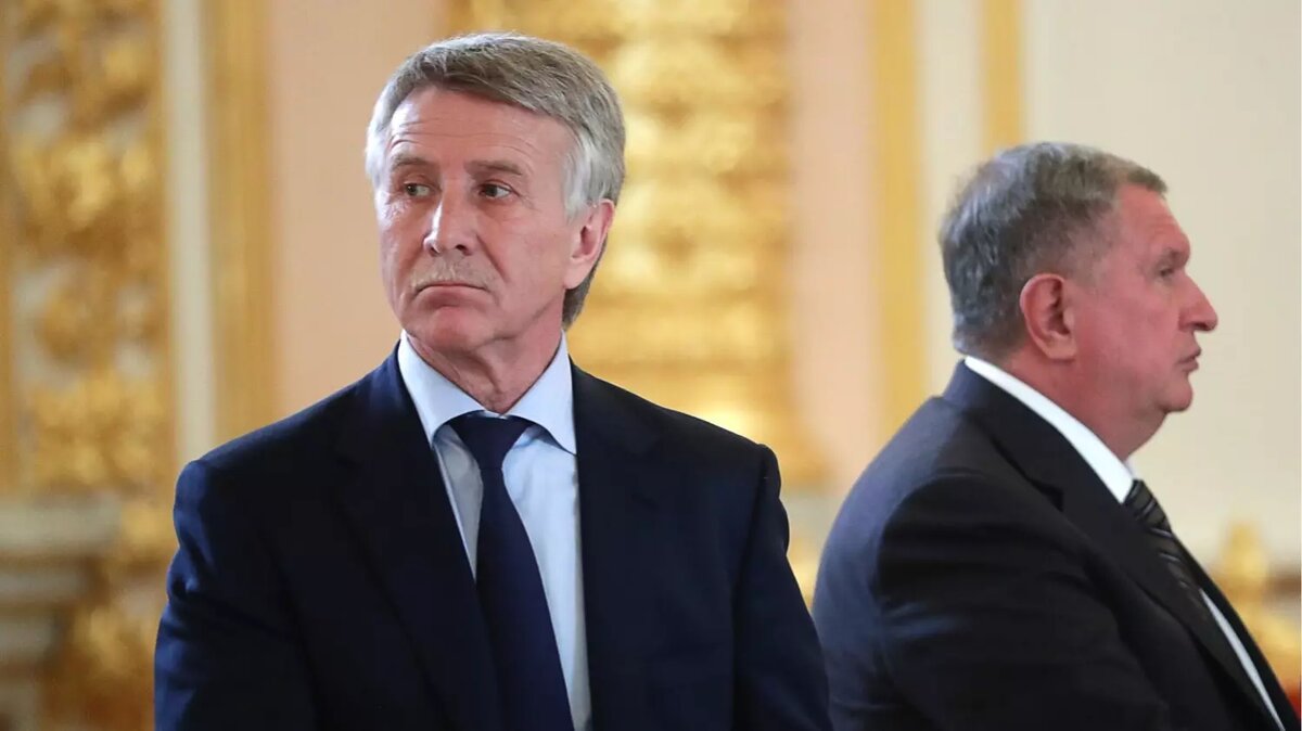 Председатель ПАО «Новатэк» Леонид Михельсон и председатель правления ОАО «НК „Роснефть“» Игорь Сечин (слева направо) первыми «пострадают» от предложений «Газпрома». Фото: Михаил Метцель/ТАСС