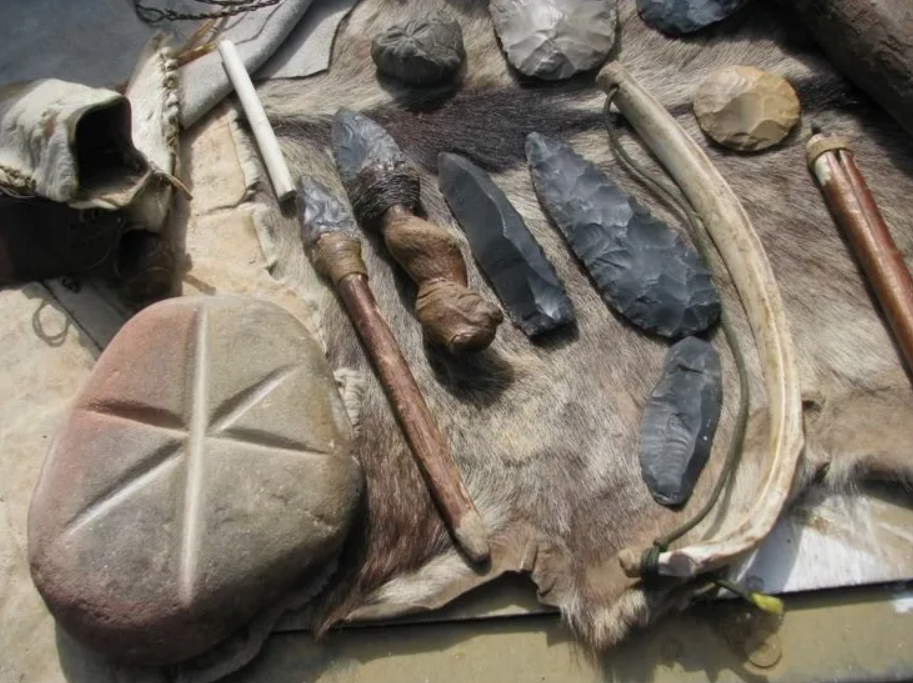 Первобытные орудия  