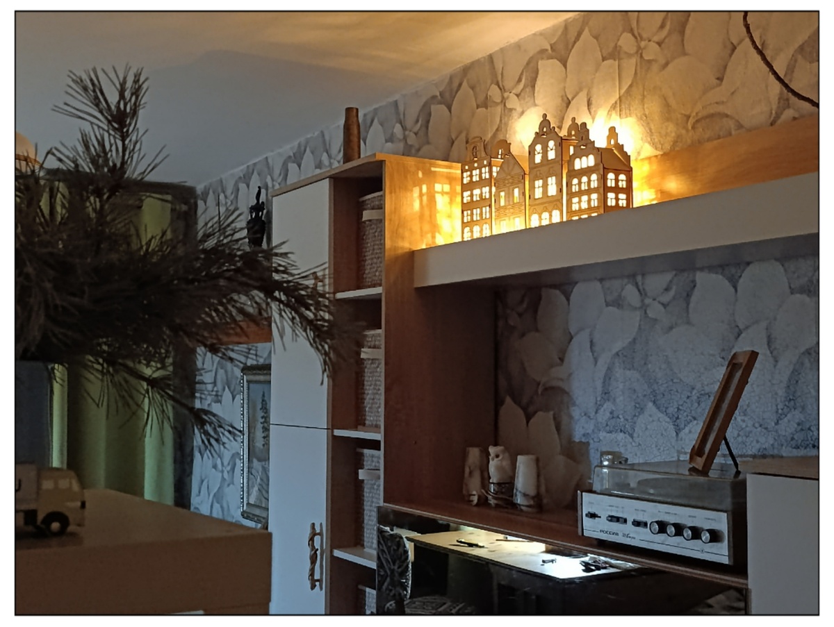 Мой долгожданный шкаф (одна из его частей) и моя собственная новогодняя "Лапландия" на нём! (декабрь 2024)