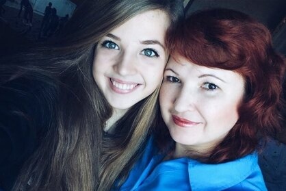     «Я выросла и могу исполнять мечты»: Аня Покров подарила маме квартиру в день ее рождения