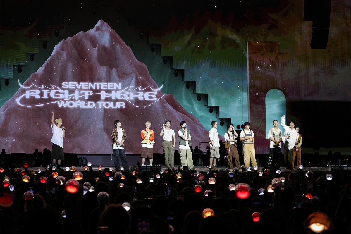     SEVENTEEN покорили Сингапур масштабным шоу: как это было
