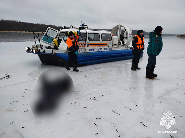 Ушел под лед вместе с мотобуксировщиком. В тверских водах погиб человек