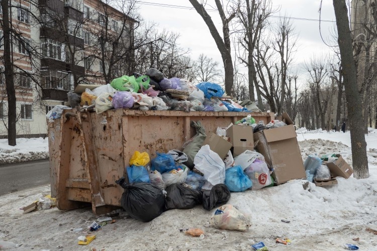 За прошлый год с мусорных площадок города региональный оператор УК «ПЖКХ» вывез 340 тыс. куб. м мусора, не относящегося к коммунальномуФото: «БИЗНЕС Online»