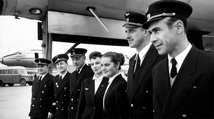 Экипаж ТУ-104 (1958 год) Второй- Гарольд Кузнецов, рядом Алла Маклакова