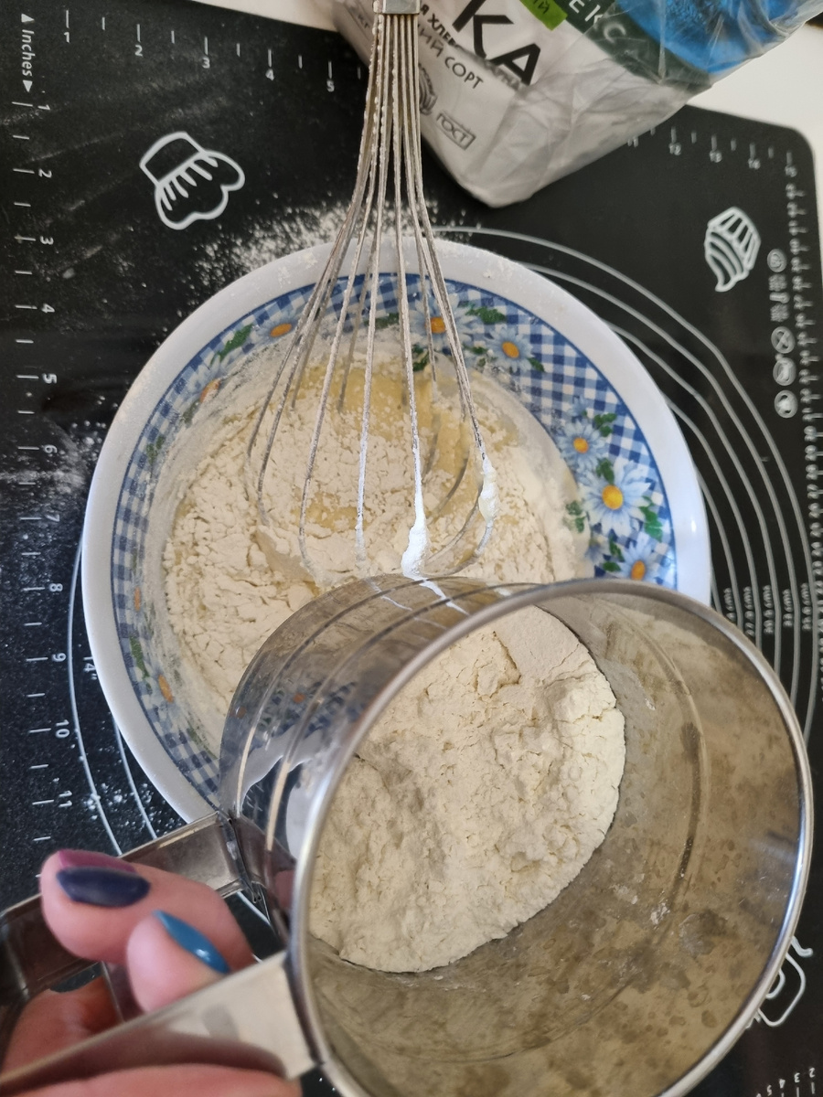 Да, муку для пельменей я обязательно просеиваю