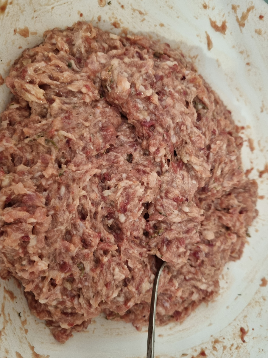 Прокручиваю 2 раза на средней мясорубке