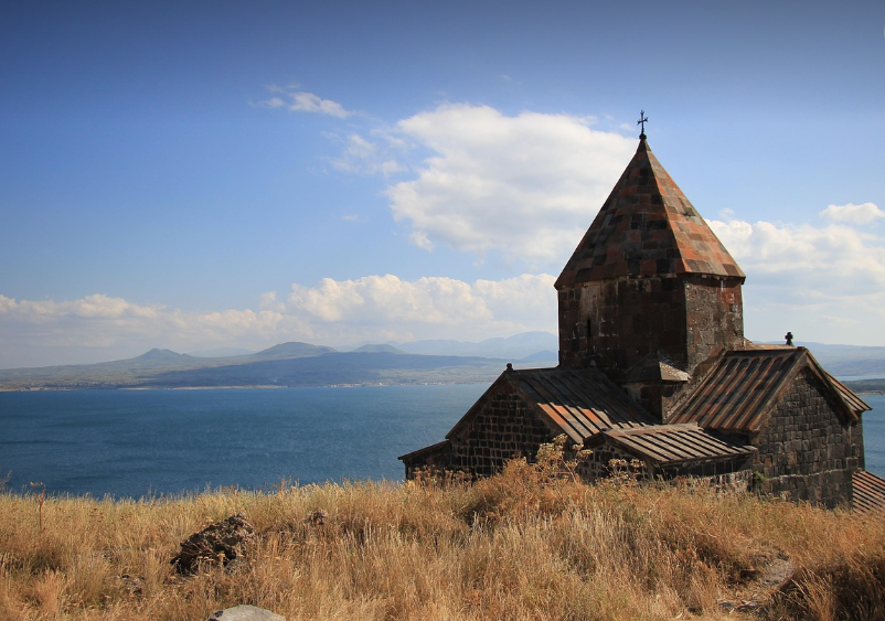 Армения, озеров Севан, фото из открытых источников. 