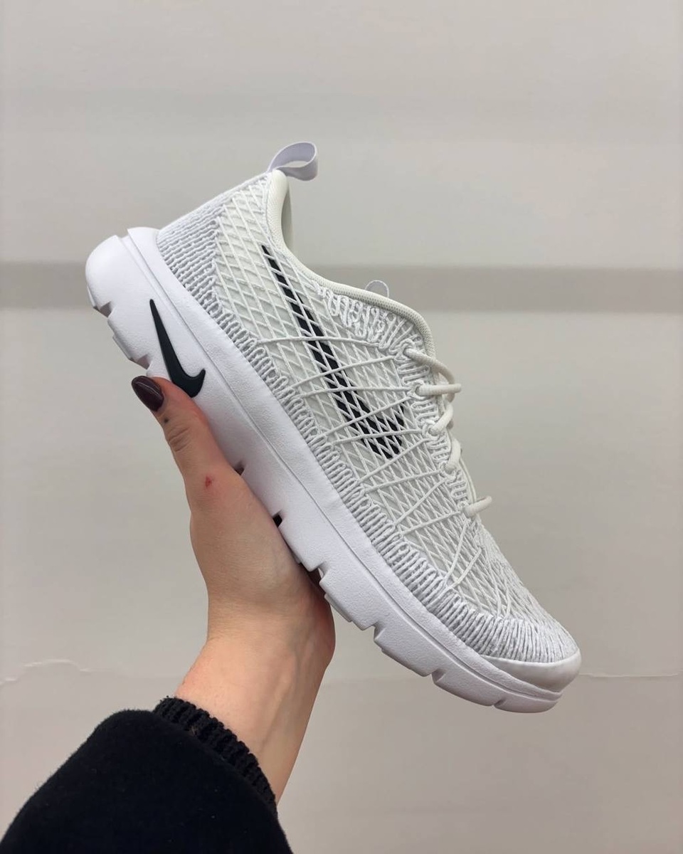 Comme des Garçons представил свою интерпретацию кроссовок Nike Air Rejuven8