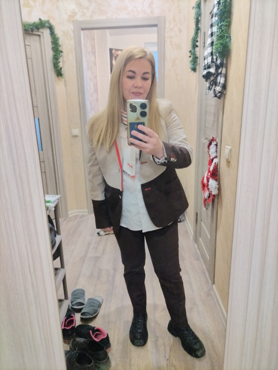 Простите за тапочки) лень было убрать