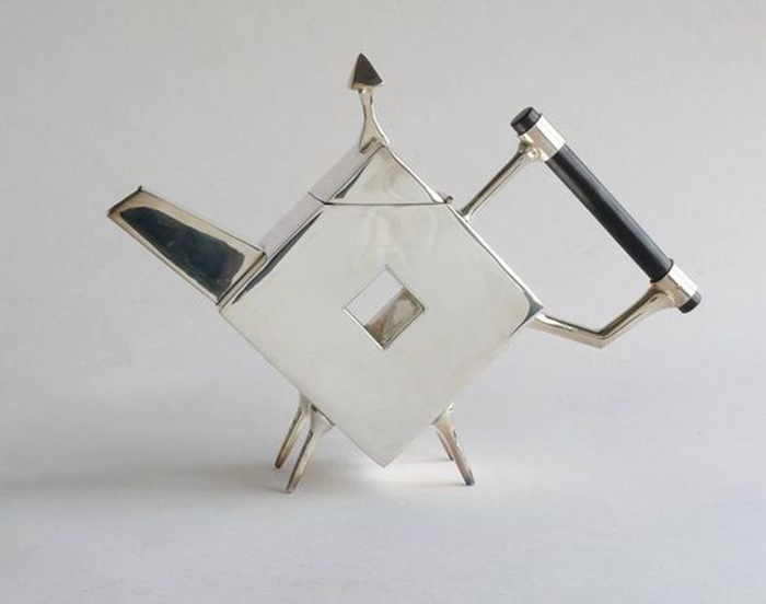 Металлический чайник