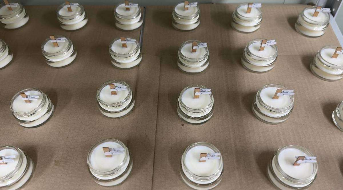 Процесс изготовления свечей в мастерской бренда CAPRIAL