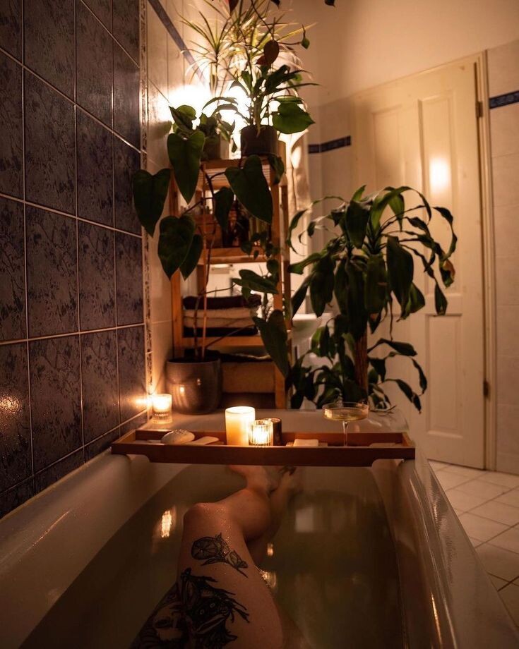 Почему девушки-«ведьмы» любят горячую ванну? Разбираемся в магии кипятка