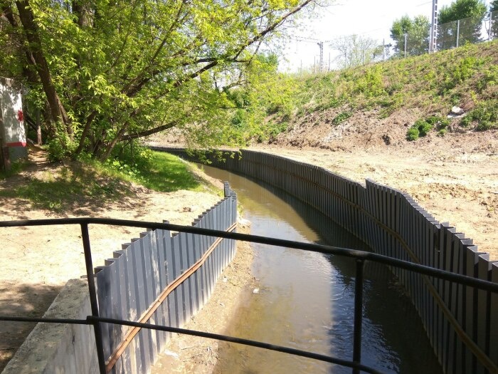 Река тянется под землей. ya.ru.