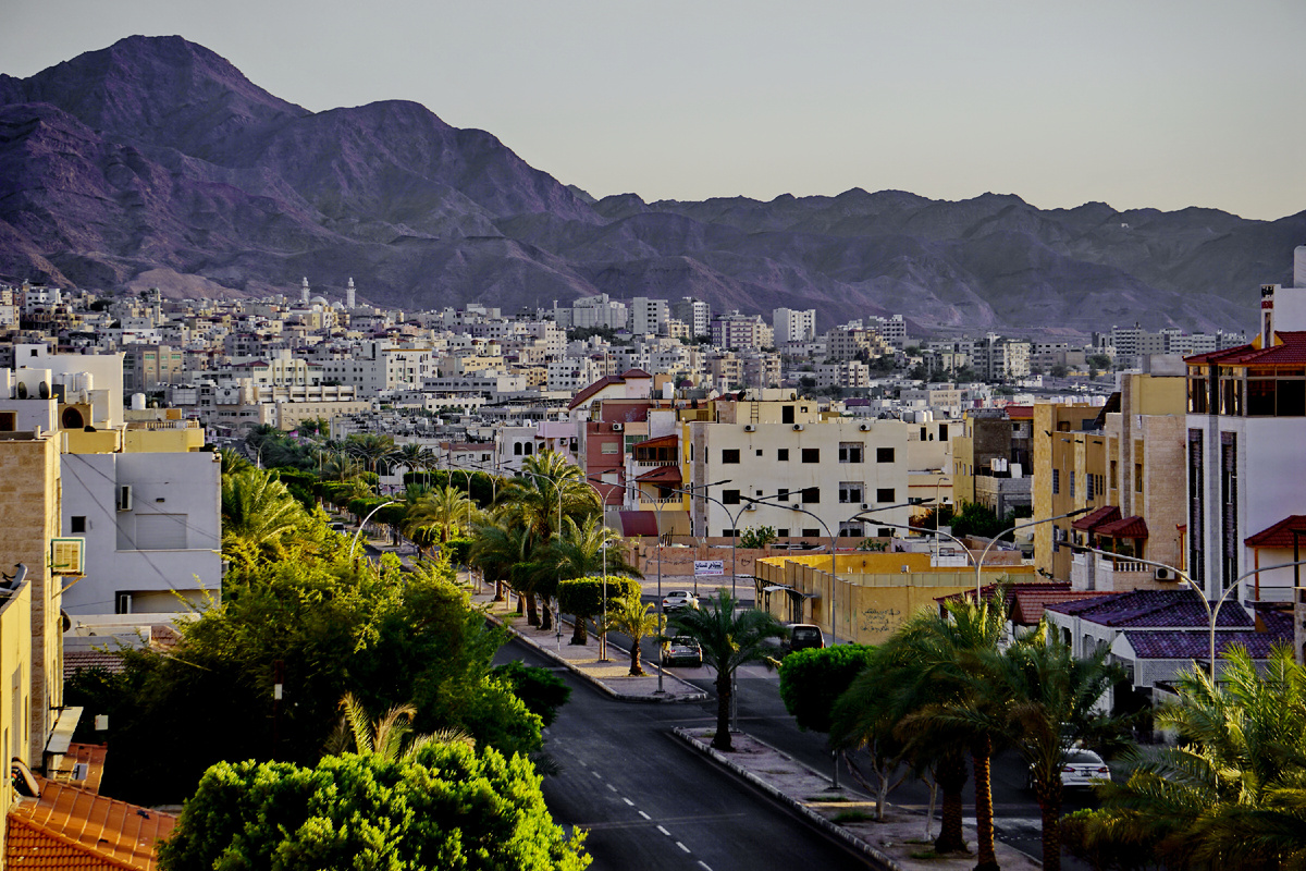 Акаба с крыши моего дома. Через дорогу тот самый 6-й район на закате