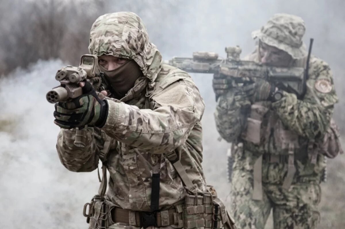    Бегут за Волчью.