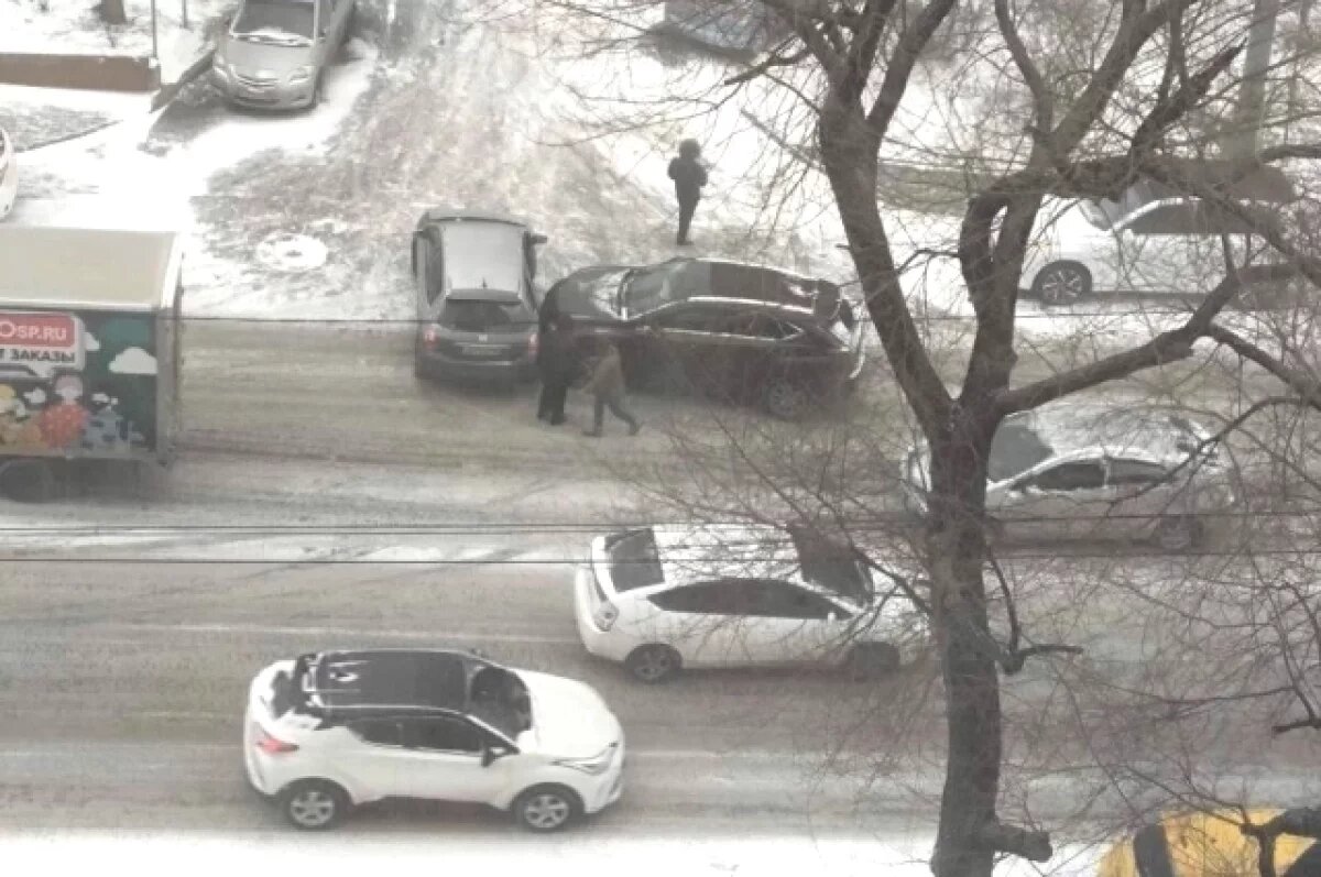    Появились первые сообщения о ДТП во Владивостоке из-за снегопада