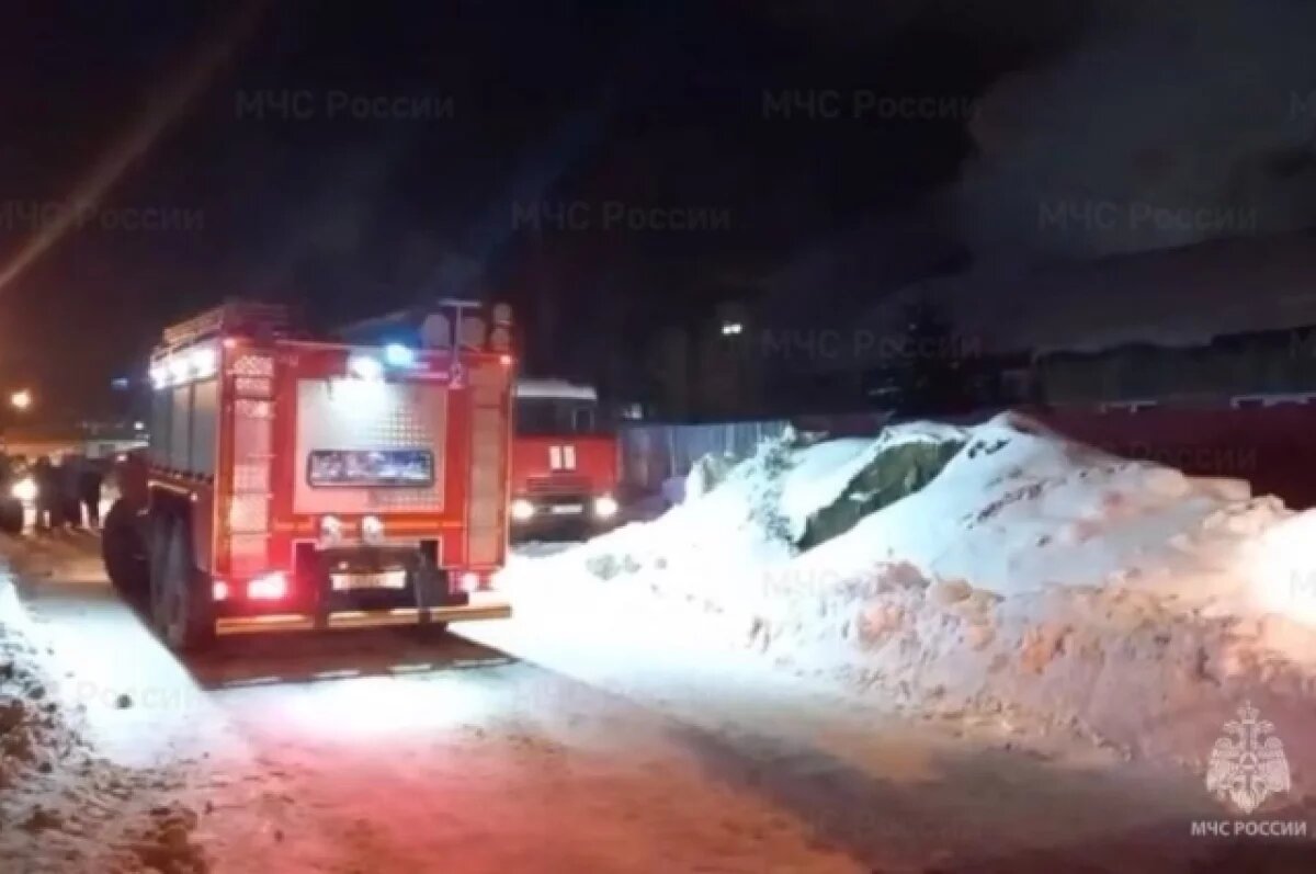    Восемь человек эвакуировали из дома во время тушения пожара на Сахалине