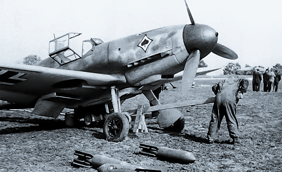 Немецкий  истребитель-низкоплан Messerschmitt Bf.109.