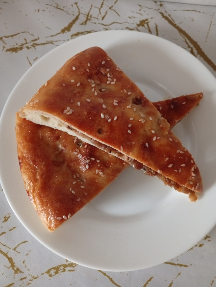 Пирог с капустой. Диаметр формы 30 см.