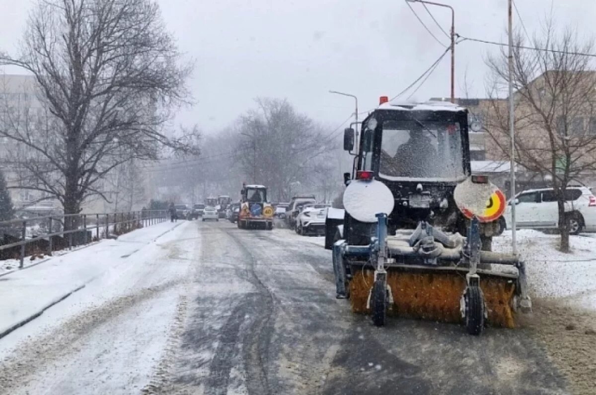   Мэр Владивостока рекомендовал сократить рабочий день из-за непогоды