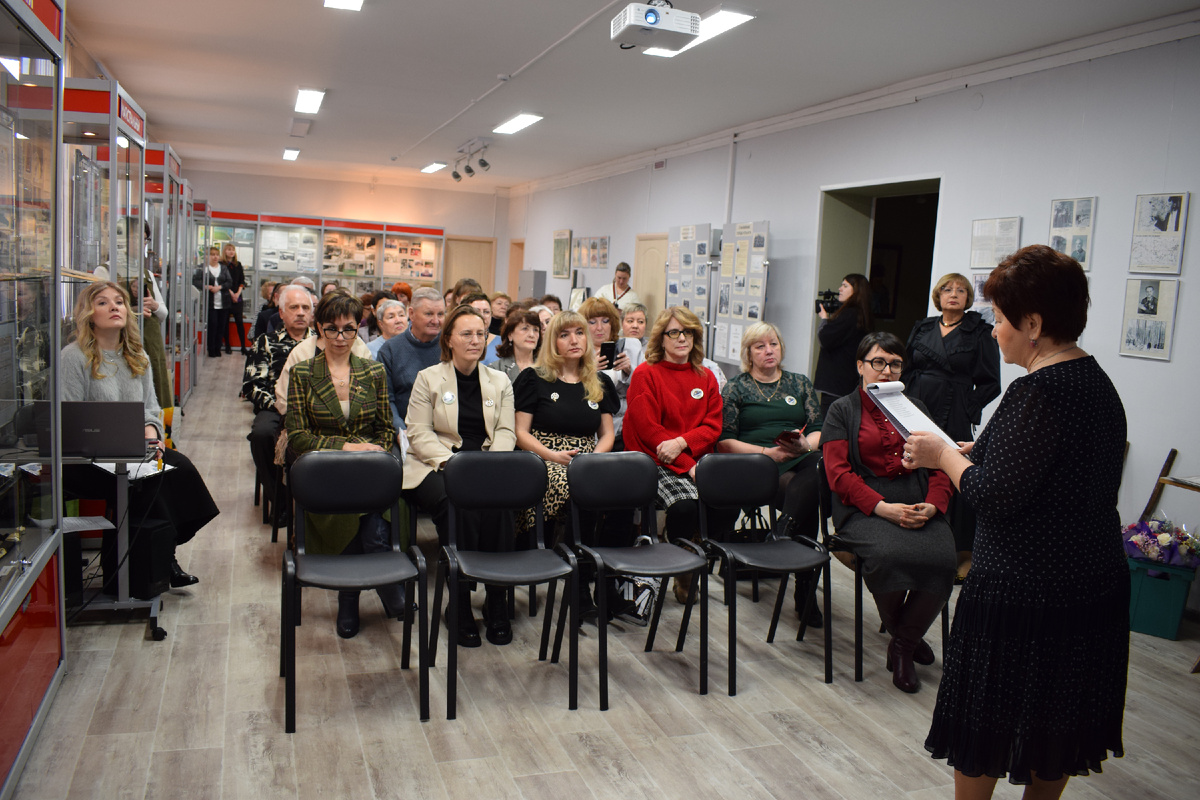 Директор музея Зинаида Тирская открыла торжественное собрание