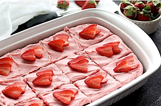 Розовый клубничный торт: рецепт