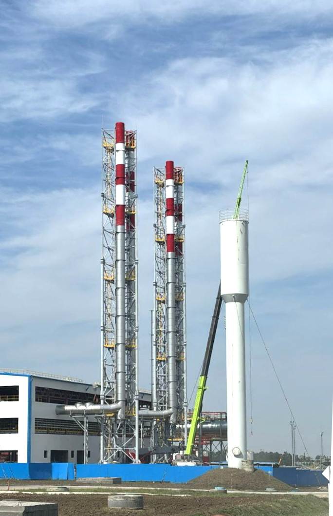 Дымовые трубы для котельной объекта «Комбинированная установка производства компонентов автобензинов и ароматических углеводородов ЛК-1500БК». Длина дымовых труб – 50 метров, количество – 5. Реализован компанией УЗДМ: проектирование, производство дымовых труб (включая покраску), установка.