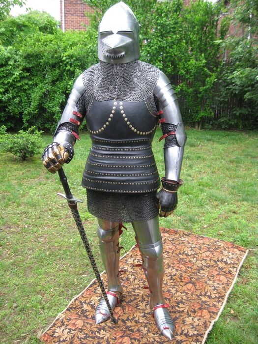 Доспехи рыцаря 15 века. Фото из открытых источников.