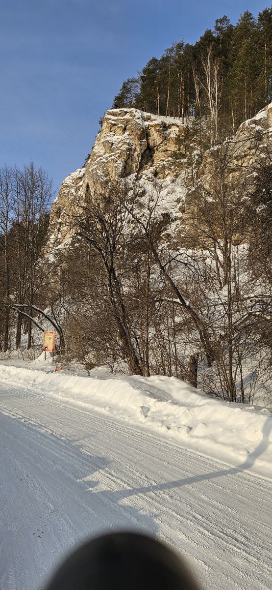 Вид на Камень Ермак. Фото на так себе телефон, но звонки с фотоаппарата-ещё хуже