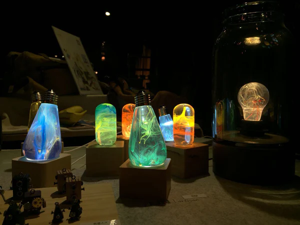 Источник фото: https://epdesignlab.com/blogs/news/5-unusual-light-bulbs-most-creative-lamp-designs-ever