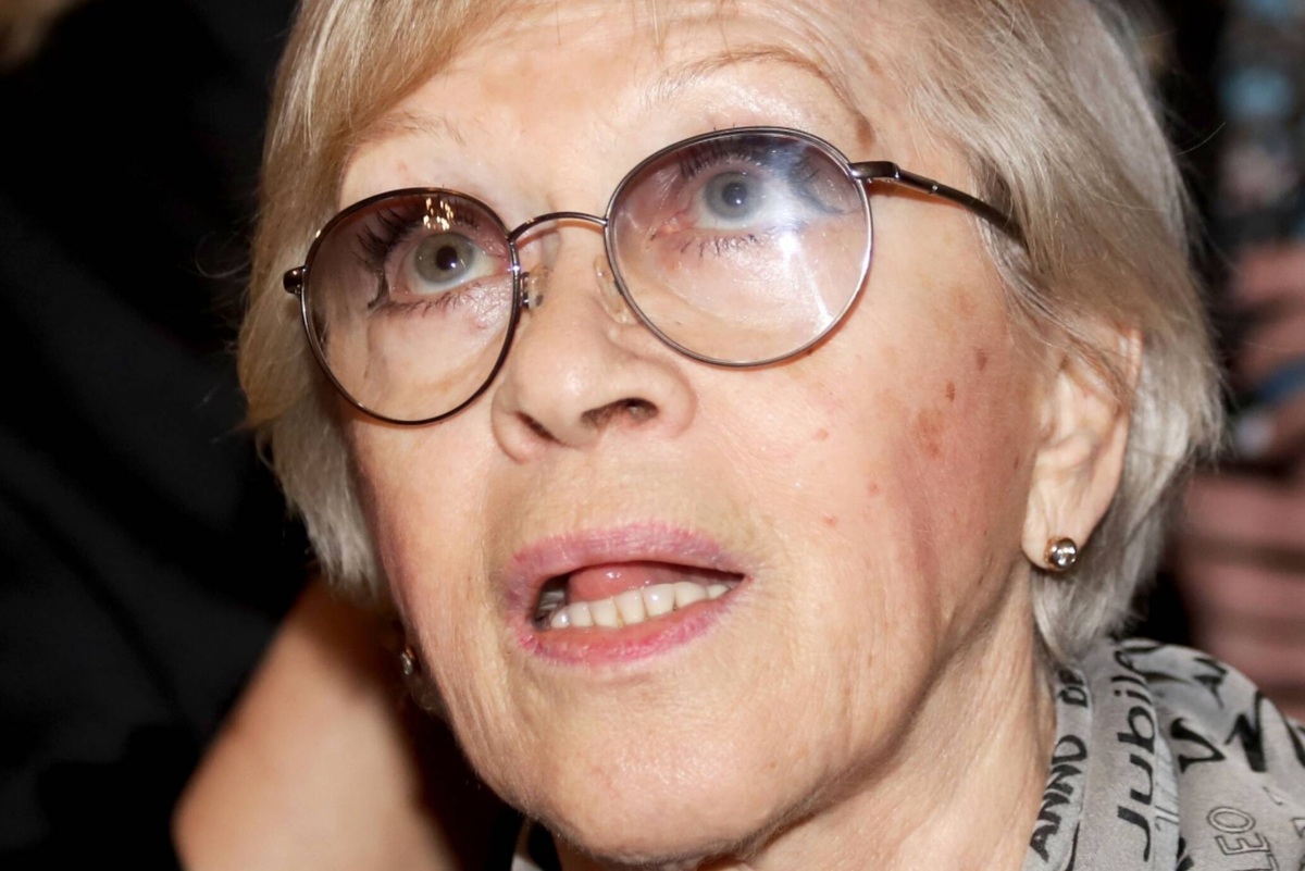     «Я плохо себя чувствую, мне очень тяжело говорить»: Алиса Фрейндлих сообщила об ухудшении состояния